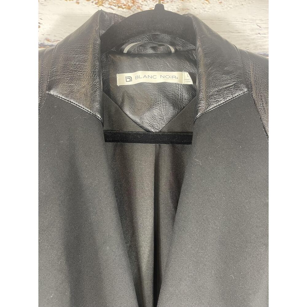 Blanc Noir Jacket Womens Small Black Faux Leather Moto Drape Open Front Quilted - Picture 3 of 12